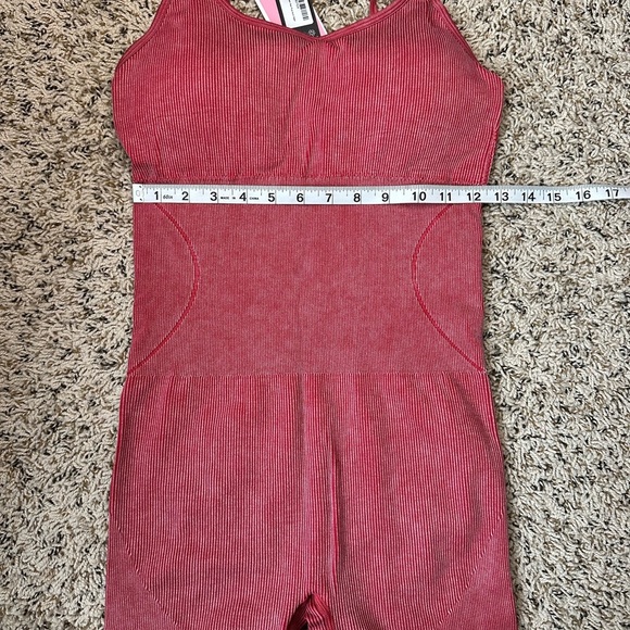 PrettyLittleThing Dark Red Acid Wash Gym Un, size XL - Picture 3 of 3